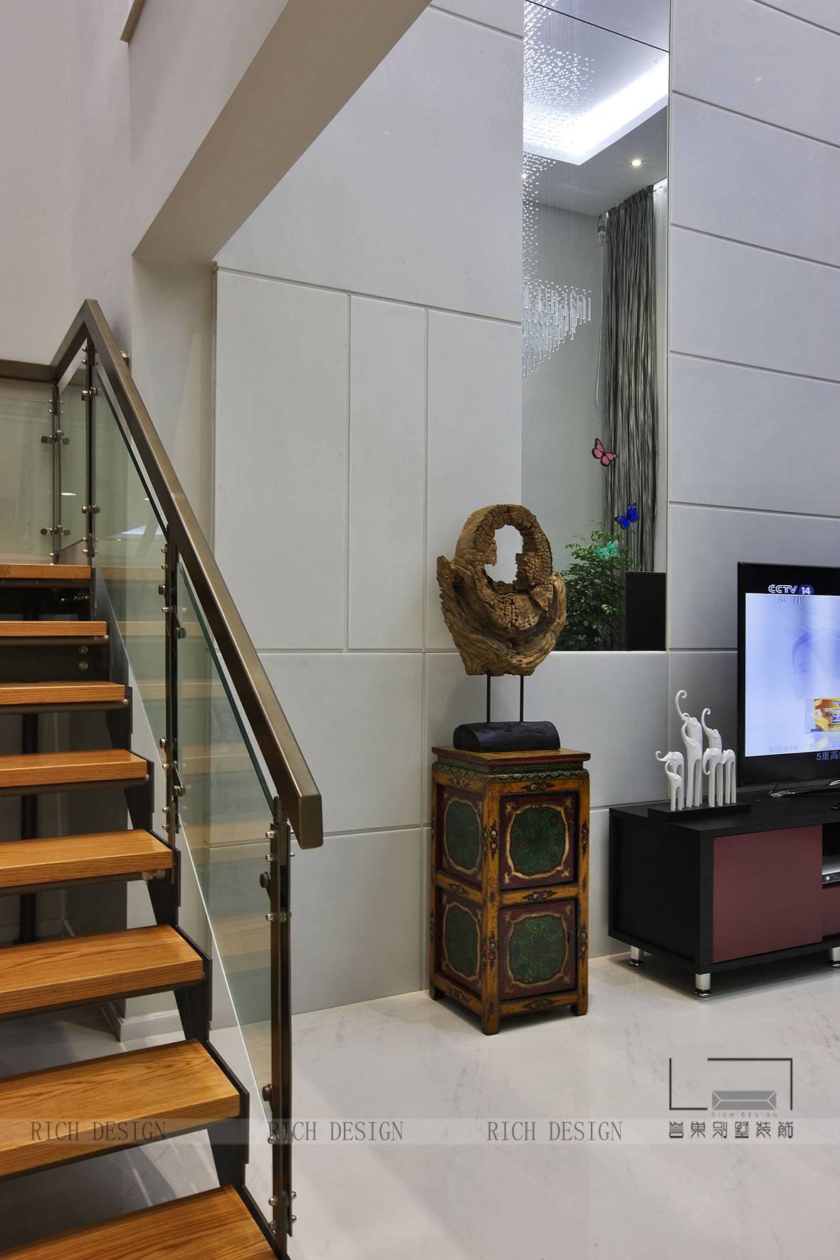 樓梯的一角.jpg 熙龍灣樓梯一角裝修欣賞圖