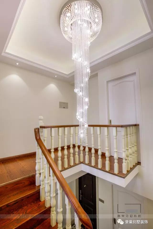 西城上筑現(xiàn)代簡約樓梯裝飾 西城上筑現(xiàn)代簡約樓梯裝飾效果圖