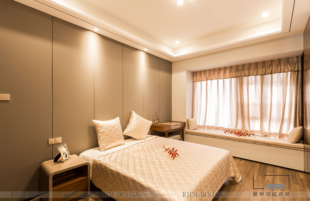 現(xiàn)代風(fēng)主臥實(shí)景圖2.jpg 現(xiàn)代風(fēng)主臥實(shí)景圖2.jpg