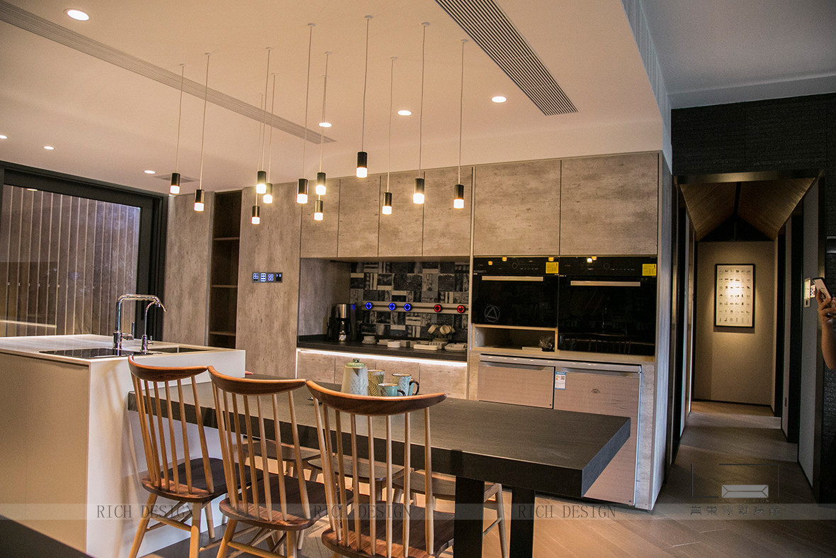 港灣麗都裝修實(shí)景餐桌 港灣麗都裝修實(shí)景餐桌